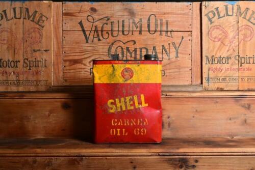 SHELL: A circa 1930/40s Australian "Shell Carnea" one imperial gallon oil tin with embossed top