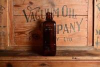 DAYLUBE: An original "Daylube Aviation Motor Oil" one imperial quart brown glass bottle - 2
