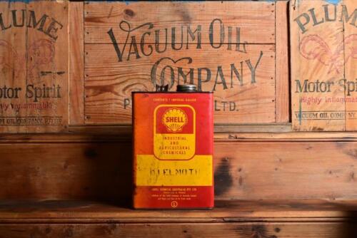 SHELL: An Australian circa 1960s "Shell Dielmoth" one imperial gallon tin
