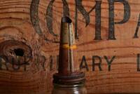 SHELL: An early small oil bottle with circa 1950/60s "Shell Donax U" tin pourer - 3