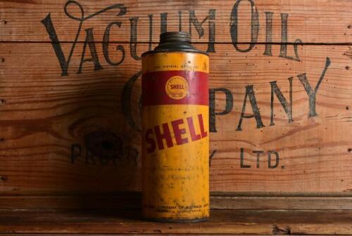 SHELL: A circa 1930/40s Australian "Shell" one imperial quart oil tin, marked to base Dominion Can Melb