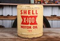 SHELL: A circa 1950s four gallon Shell X-100 motor oil drum with embossed lid, bottom rusty - 3