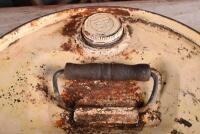 SHELL: A circa 1950s four gallon Shell X-100 motor oil drum with embossed lid, bottom rusty - 7