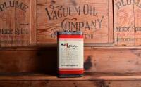 MOBIL: An early Mobil Vacuum Oil Company square oil tin with embossing to top, 25cm high - 4