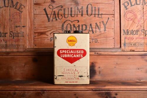 SHELL: An Australian circa 1950s "Shell Donax E" one gallon tin, with embossed lid