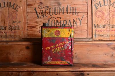 SHELL: A circa 1930/40s Australian "Shell Single Motor Oil SAE 30" one imperial gallon oil tin with embossed top