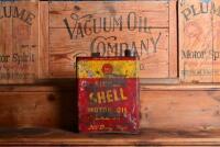 SHELL: A circa 1930/40s Australian "Shell Single Motor Oil SAE 30" one imperial gallon oil tin with embossed top - 3