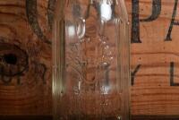 SHELL: An early New Zealand "Shell" embossed one pint oil bottle - 2