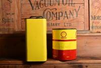 SHELL: Two Australian circa 1970s Shell tins, one two and a half litres and one one gallon - 4