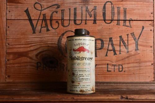 VACUUM: A 1931/2 Australian "Gargoyle Mobilgrease" two pound grease tin, marked to lower centre "Leckie & Gray Pty Ltd, Melb"