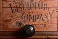 VACUUM: A 1931/2 Australian "Gargoyle Mobilgrease" two pound grease tin, marked to lower centre "Leckie & Gray Pty Ltd, Melb" - 5