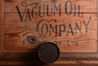 VACUUM: A 1931/2 Australian "Gargoyle Mobilgrease" two pound grease tin, marked to lower centre "Leckie & Gray Pty Ltd, Melb" - 6