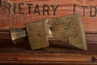 SHELL: A rare and early brass embossed hammer head for drum opening, 14.5cm wide - 4