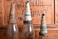 MOBIL: An imperial pint and two imperial quart oil bottles with circa 1950s "Mobiloil" tin pourers - 5