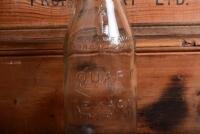 TEXACO: A mid 20th century "Texaco" embossed one quart oil bottle, with original mid 20th century "Texaco 40" tin pourer and dust cover, with rivet air hole - 5
