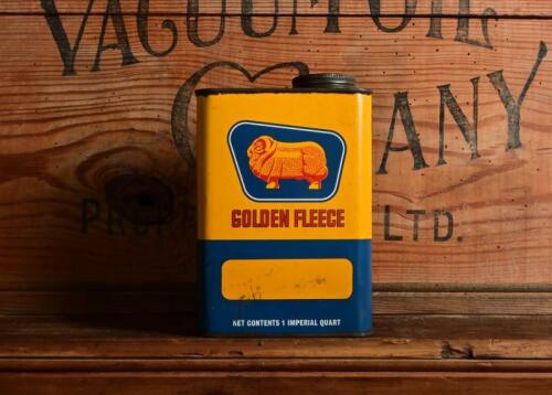 GOLDEN FLEECE: A "Golden Fleece" one imperial quart oil tin, marked side "HC Sleigh Limited"