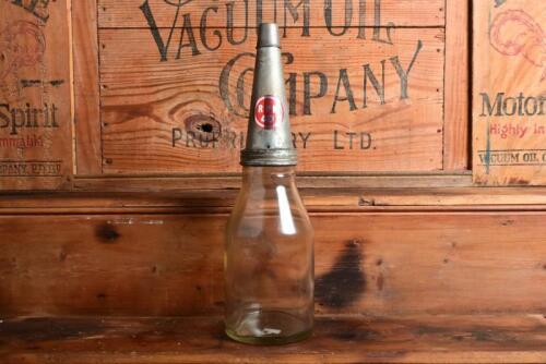 VACUUM: A one imperial quart oil bottle, with "RPM 40" tin pourer and dust cover, embossed to base of bottle "Property of Vacuum Oil Company Pty Ltd"