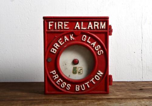 FIRE ALARM BUTTON: A vinatge red painted cast iron wall mounted fire alarm button, 15cm high