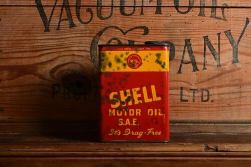 SHELL: A circa 1960s one imperial quart "Shell Motor Oil SAE 50" oil tin