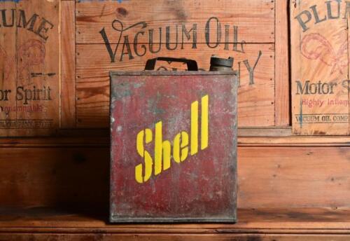 RUNNING BOARD TIN: An early two gallon running board tin with stencilled "Shell"