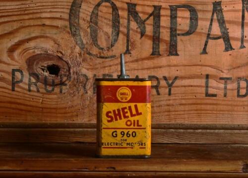 SHELL: A 1950s "Shell G960 Oil" 4 ounce tin