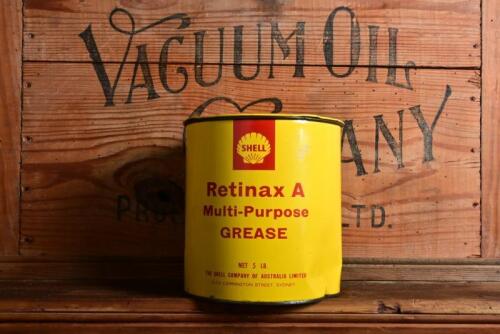 SHELL: A circa 1960s "Shell Retinax A Grease" five pound tin