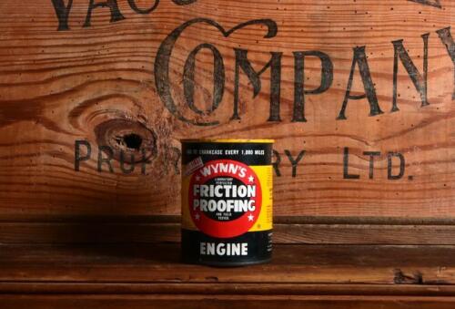 WYNNS: An original "Wynn's Friction Proofing" twelve fluid ounce engine oil tin