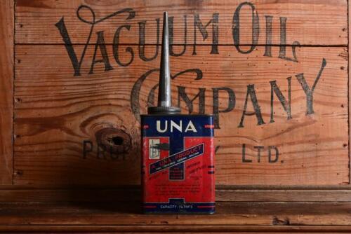 UNA: An Australian mid 20th century "Una" one and a quarter pint spring oilcan
