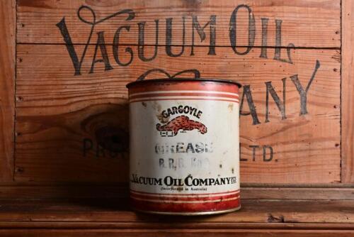 MOBIL OIL / GARGOYLE: A circa 1920s/1930s 5 lbs Australian Mobiloil / Gargoyle grease tin, with some contents, 17.5cm high
