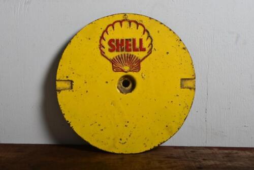 SHELL: A cast metal Shell petrol station tank cover plate, 26.5cm diameter