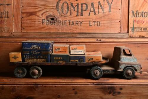 WYN-TOY: A circa 1950s metal Wyn-Toy truck and trailer, together with a collection of decorative boxed bulbs and Ford pistol ring tin