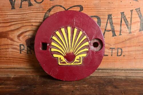 SHELL: A cast metal Shell petrol station tank cover plate, 19.5cm diameter
