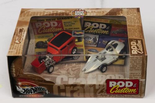 HOT WHEELS: A NOS Hot Wheels "Rod & Custom" twin set comprising 'Orange Crate' & 'Manta Ray' die-cast models