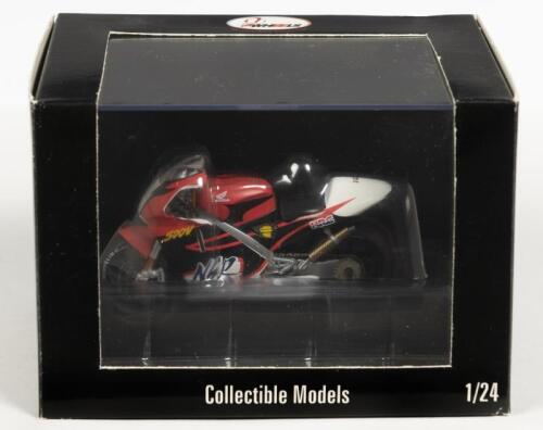 HONDA: A NOS 1:24 scale Vitesse 2 Wheels Collection Honda NSR 500V Road Bike 1997 die-cast model