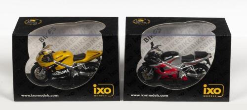 SUZUKI: 2 NOS 1:24 scale IXO Models Suzuki GSX-R Road Bikes 2000 Yellow 600 & Red 750 die-cast models