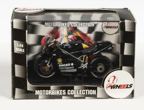 DUCATI: A NOS 1:24 scale Vitesse 2 Wheels Collection Ducati 996 #11 Troy Corser Test Bike 1999 die-cast model