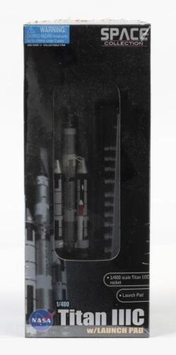 DRAGON WINGS: A NOS Sealed 1:400 scale Dragon Wings Titan IIIC Rocket with Launch Pad