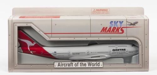 SKY MARKS: A NOS 1:200 scale Sky Marks Snap-Fit Boeing 747-400 Qantas "Longreach"