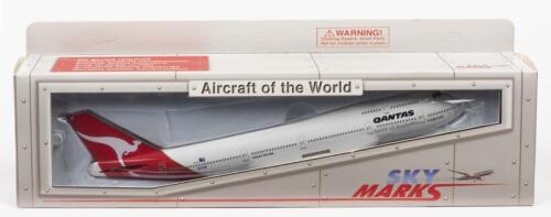 SKY MARKS: A NOS 1:250 scale Sky Marks Snap-Fit Boeing 747-400 Qantas "Longreach"