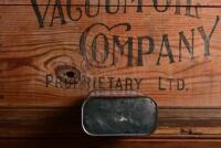 MOBILOIL: A circa 1950s "Mobiloil&nbsp;Arctic SAE 20-20W HD" one imperial quart oil tin with embossed pegasus lid - 6