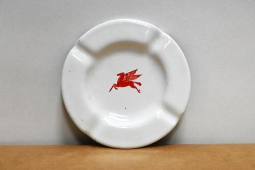 VACUUM: An original enamelled tin ashtray, with central Pegasus emblem