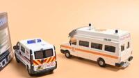 EMERGENCY VANS: A group of five 1:43 scale emergency van models. Limited Edition CORGI BENZ 310 POLICE VAN (Police Tactical Unit) in Hong Kong Police livery (CC02202) & 'CASUALTY' van in 'HOLBY AMBULANCE SERVICE' livery by RICHMOND TOYS - 4