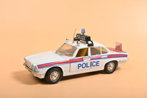 JAGUAR: A 1976 1:24 Polistil Jaguar XJ 4.2 SALOON in 'POLICE' livery ( S 31)