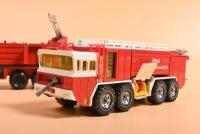 AIR CRASH TENDER: Two 1:50 scale Air Crash Tender models. Siku 'METZ FLUGFELDL&Ouml;SCHFAHRZEUG' Air Crash Tender (V 332) - 3