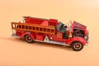 FRANKLIN MINT: A 1948 MACK Fire Truck in 1:32 scale by Franklin Mint
