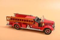 FRANKLIN MINT: A 1948 MACK Fire Truck in 1:32 scale by Franklin Mint - 2