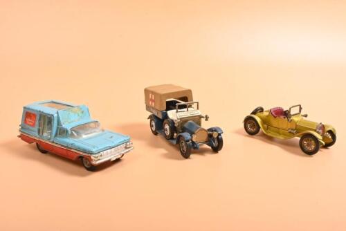 EARLY ENGLISH DIECAST: Three early English diecast models. Matchbox Model of Yesteryear Models Y-6 Cadillac & Y-13 Crossley