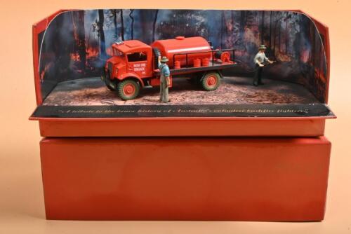 CHEVROLET: A TRUX 1:50 scale 1940's CHEVROLET BLITZ WAGON FIRE FIGHTING TANKER (FOF1). Diorama and Chevrolet Tanker model