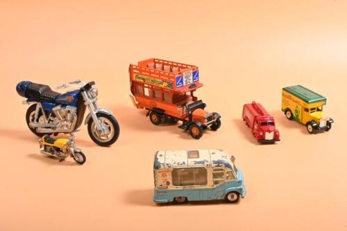 ASSORTED DIECAST: A collection of assorted diecast. CORGI TOYS "SMITHS" KARRIER VAN & Omnibus