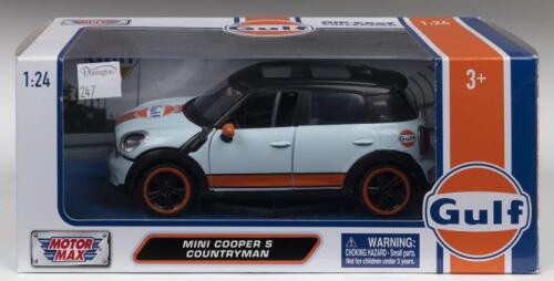 COOPER S COUNTRYMAN: A MOTOR MAX 1:24 scale MINI COOPER S COUNTRYMAN in Gulf livery